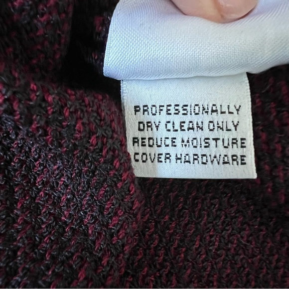 ST. JOHN x Marie Gray Burgundy Black Knit Cropped Mock Neck Sleeveless Top Sz L - Picture 14 of 15